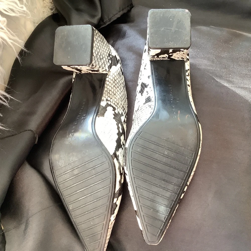 EUC Zara black white‎ snakeskin  print black heels